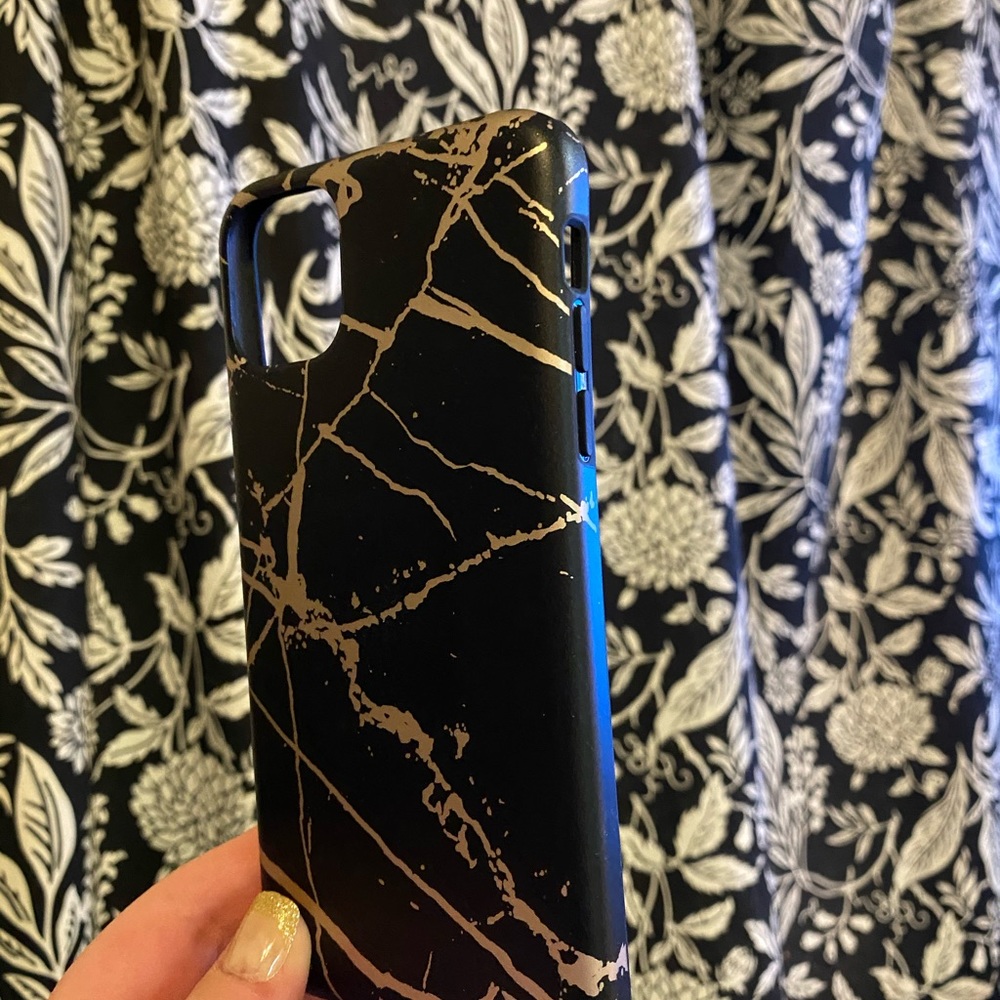 iPhone 11 Pro Max case - Picture 2 of 2